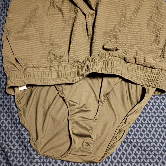 2XXXL (22W)  Khaki Shorts And Green Athletic Shorts - Picture 9 of 9